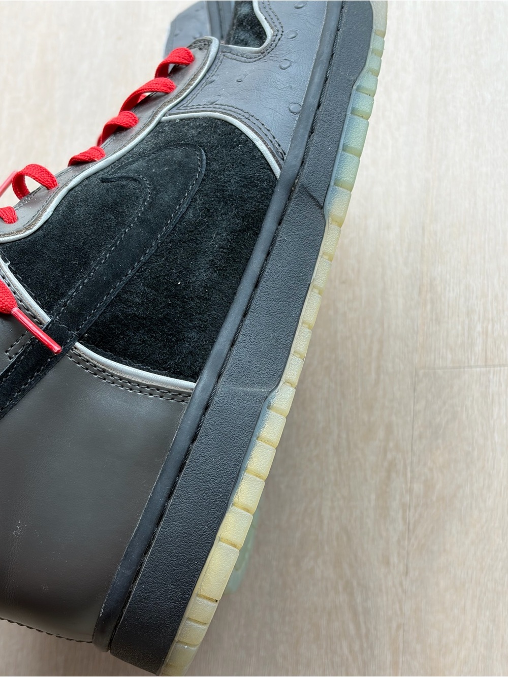 MF Doom Nike Dunks - Picture 9 of 13
